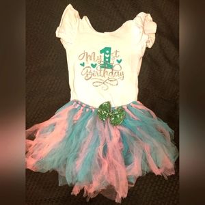 Birthday girl 1st birthday outfit, tulle skirt & headband bow